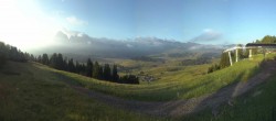 Archiv Foto Webcam Blick über Seiser Alm – Mezdi Bergstation 05:00