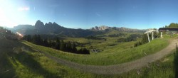 Archiv Foto Webcam Blick über Seiser Alm – Mezdi Bergstation 06:00