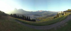 Archiv Foto Webcam Blick über Seiser Alm – Mezdi Bergstation 05:00