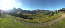 Archived image Webcam Alpe di Siusi: Panoramic view Mezdi mountain station 07:00