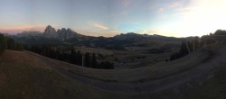 Archiv Foto Webcam Blick über Seiser Alm – Mezdi Bergstation 19:00