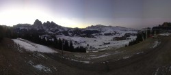 Archiv Foto Webcam Blick über Seiser Alm – Mezdi Bergstation 05:00