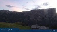 Archived image Webcam Seiser Alm: View Spitzbühl 00:00