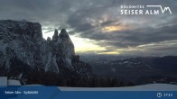 Archiv Foto Webcam Seiser Alm: Spitzbühl Station 04:00