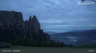 Archived image Webcam Seiser Alm: View Spitzbühl 04:00