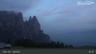 Archived image Webcam Seiser Alm: View Spitzbühl 04:00
