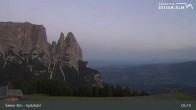 Archived image Webcam Seiser Alm: View Spitzbühl 04:00