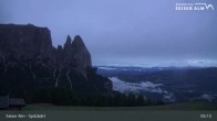 Archived image Webcam Seiser Alm: View Spitzbühl 04:00