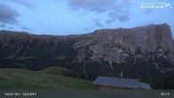 Archived image Webcam Seiser Alm: View Spitzbühl 04:00