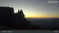 Archived image Webcam Seiser Alm: View Spitzbühl 00:00