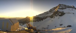 Archiv Foto Webcam Glacier 3000: Station Cabane 05:00