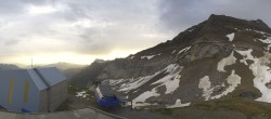 Archived image Webcam Glacier 3000: View from Cabane station 05:00