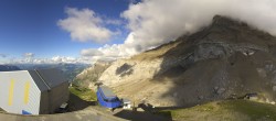 Archiv Foto Webcam Glacier 3000: Station Cabane 17:00