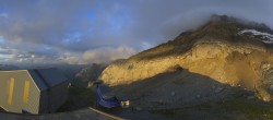 Archived image Webcam Glacier 3000: View from Cabane station 19:00