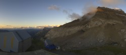 Archiv Foto Webcam Glacier 3000: Station Cabane 19:00