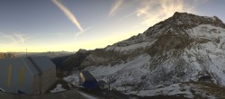Archiv Foto Webcam Glacier 3000: Station Cabane 08:00