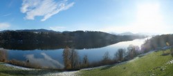 Archiv Foto Webcam Wallersee: Blick auf Neumarkt die Ostbucht 13:00