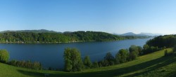 Archiv Foto Webcam Wallersee: Blick auf Neumarkt die Ostbucht 17:00
