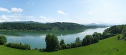 Archiv Foto Webcam Wallersee: Blick auf Neumarkt die Ostbucht 13:00
