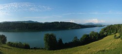 Archiv Foto Webcam Wallersee: Blick auf Neumarkt die Ostbucht 06:00