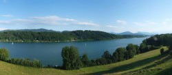 Archiv Foto Webcam Wallersee: Blick auf Neumarkt die Ostbucht 17:00
