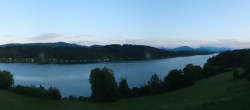 Archiv Foto Webcam Wallersee: Blick auf Neumarkt die Ostbucht 19:00