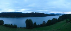 Archiv Foto Webcam Wallersee: Blick auf Neumarkt die Ostbucht 19:00