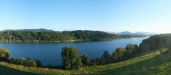 Archiv Foto Webcam Wallersee: Blick auf Neumarkt die Ostbucht 17:00