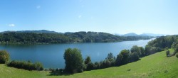 Archiv Foto Webcam Wallersee: Blick auf Neumarkt die Ostbucht 13:00