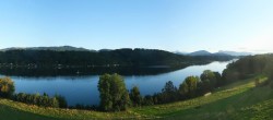 Archiv Foto Webcam Wallersee: Blick auf Neumarkt die Ostbucht 17:00