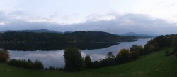 Archiv Foto Webcam Wallersee: Blick auf Neumarkt die Ostbucht 17:00
