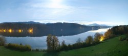 Archiv Foto Webcam Wallersee: Blick auf Neumarkt die Ostbucht 17:00