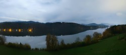 Archiv Foto Webcam Wallersee: Blick auf Neumarkt die Ostbucht 17:00