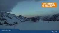 Archived image Webcam Stubai Glacier - View Top Station Murmele 00:00