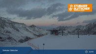 Archived image Webcam Stubai Glacier - View Top Station Murmele 00:00