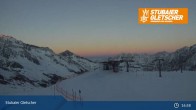 Archiv Foto Webcam Stubaier Gletscher: Aublick Bergstation Murmele 02:00