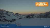 Archived image Webcam Stubai Glacier - View Top Station Murmele 16:00