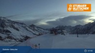 Archived image Webcam Stubai Glacier - View Top Station Murmele 07:00