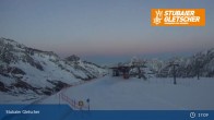 Archived image Webcam Stubai Glacier - View Top Station Murmele 02:00