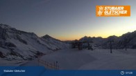 Archived image Webcam Stubai Glacier - View Top Station Murmele 06:00