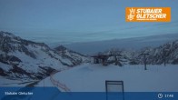 Archived image Webcam Stubai Glacier - View Top Station Murmele 20:00