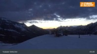 Archived image Webcam Stubai Glacier - View Top Station Murmele 04:00