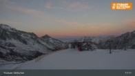 Archived image Webcam Stubai Glacier - View Top Station Murmele 00:00