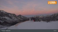 Archiv Foto Webcam Stubaier Gletscher: Aublick Bergstation Murmele 18:00