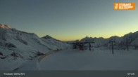 Archived image Webcam Stubai Glacier - View Top Station Murmele 06:00