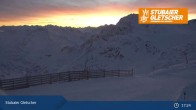 Archived image Webcam Stubai Glacier - View Fernau Station 02:00