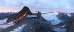 Archiv Foto Webcam Sölden - Tiefenbachgletscher Berg 04:00
