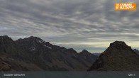 Archived image Webcam Stubai glacier: Daunjoch chair lift 08:00