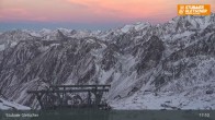 Archived image Webcam Stubai glacier: Daunjoch chair lift 00:00
