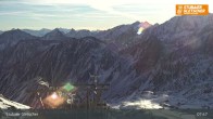 Archived image Webcam Stubai glacier: Daunjoch chair lift 07:00